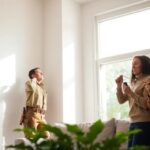 Cómo colocar un friso de madera en la pared